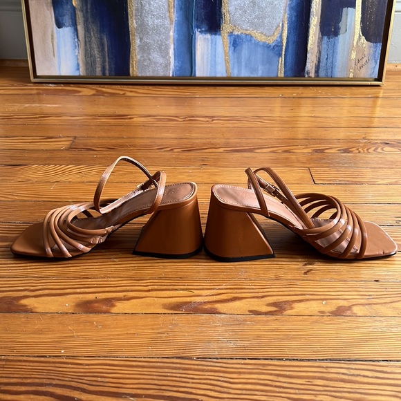 New ASOS Design strappy sandals - Picture 2 of 3